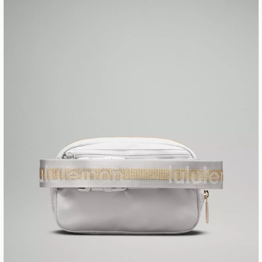 Lululemon belt bag wordmark 1L - Picture 3 of 6
